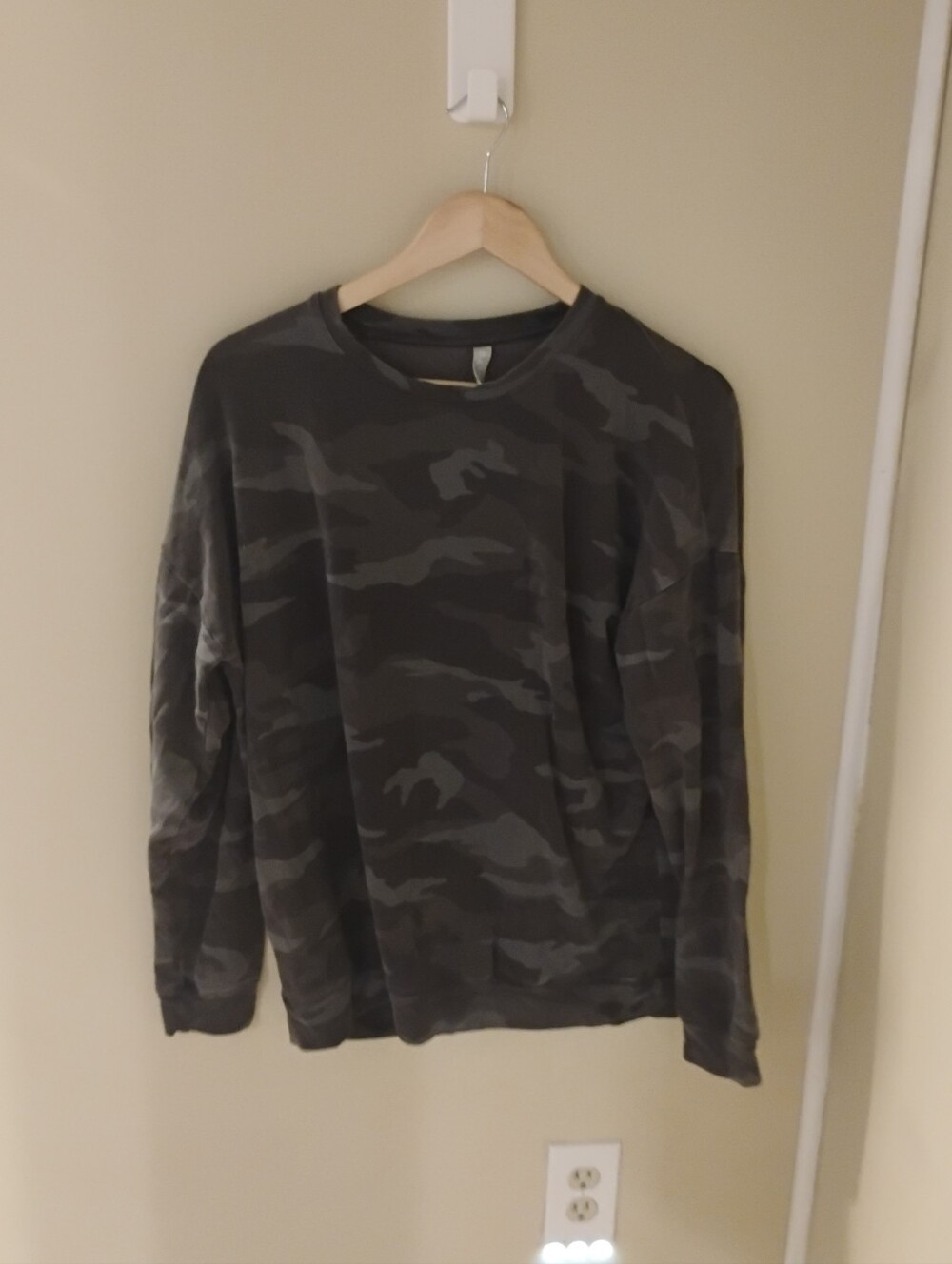 Athleta Studio to Street Camo Sweatshirt Gray Sz M